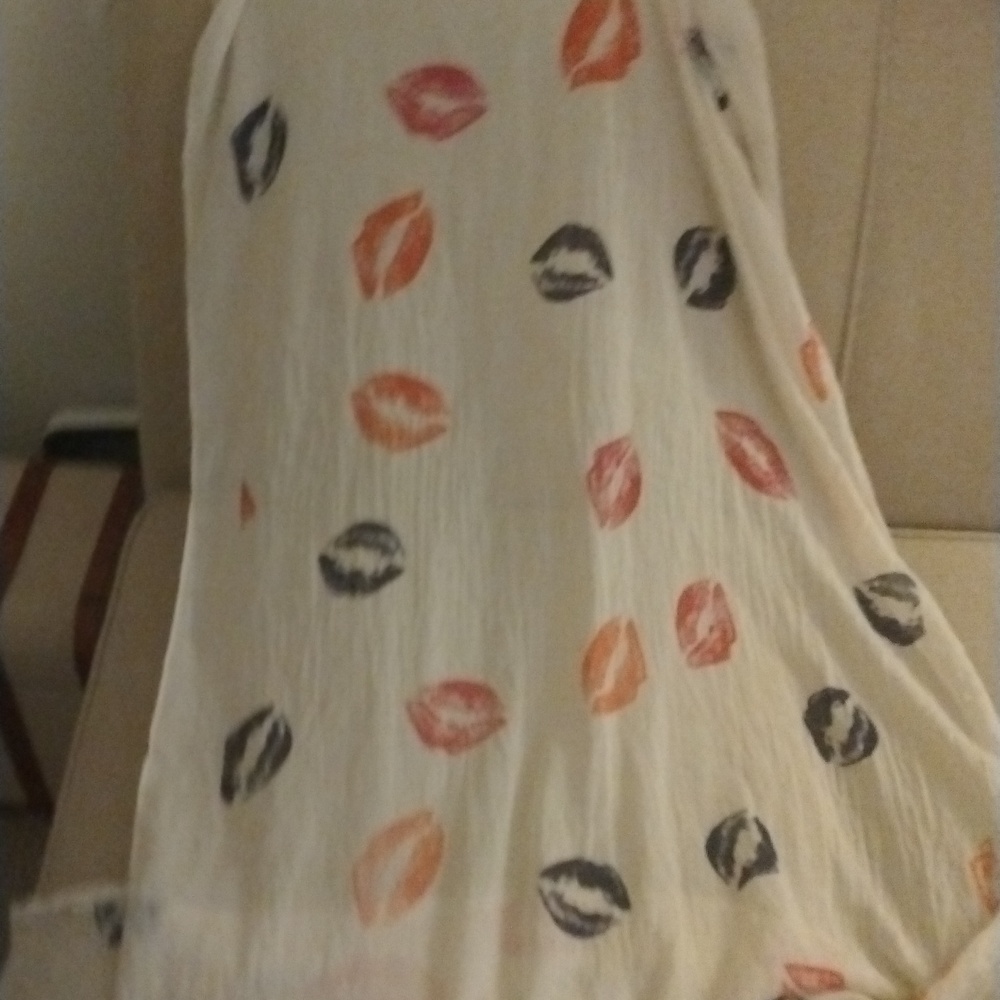 Woman's lip scarf